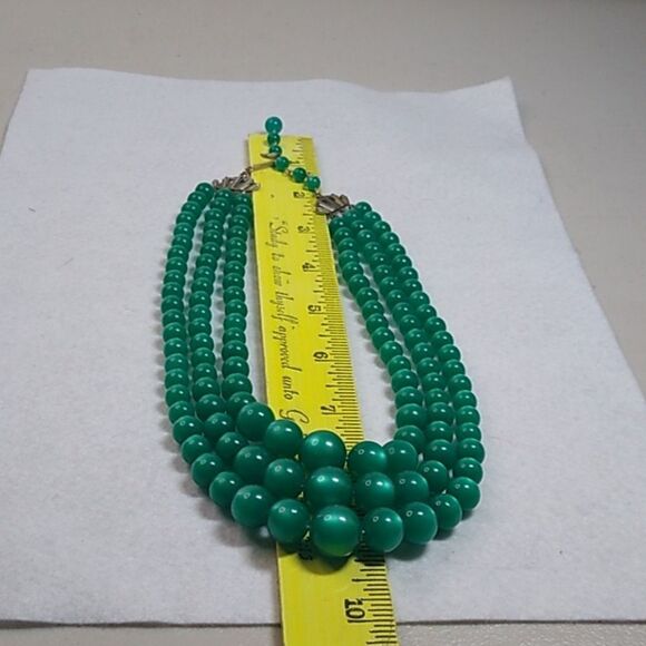 Vintage Green Lucite Three Silver Tone Metal Necklace Cottagecore Grandmacore - Picture 5 of 6
